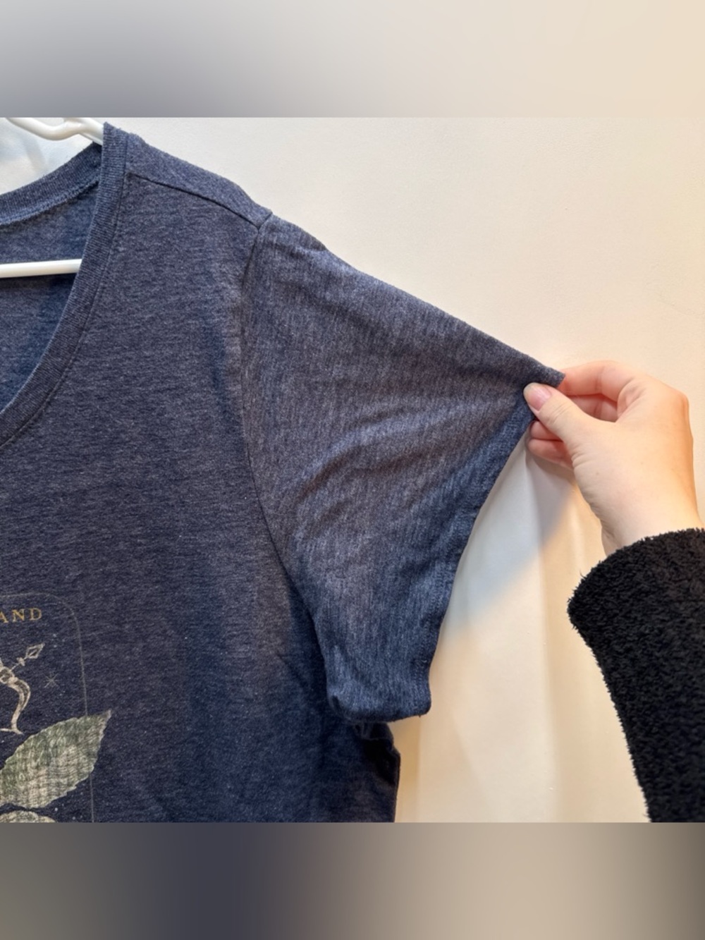Lucky Brand Women’s Blue Gray Ace Card Graphic T-Shirt - Picture 3 of 7